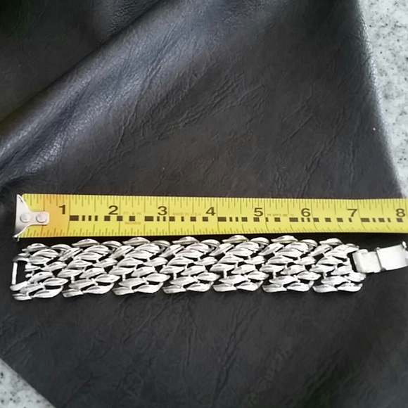 Vintage Silvertone Bracelet - Picture 5 of 6